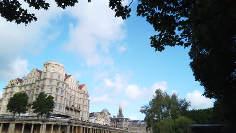 Empire-Hotel,-Pulteney-Weir---Pulteney-Bridge-in-Bath,-Somerset-on-a-Beautiful-Summer’s-Morning-fading-out-diagonally-towards-the-Sky