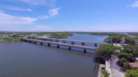 Vista-Desde-Un-Dron-De-Dos-Puentes-Sobre-El-Río-Jamapa