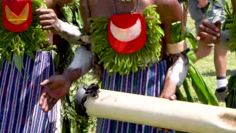 Traditional-singsing-dancers-play-kundu-drums,-Papua-New-Guinea