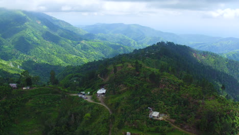 Una-Vista-Aérea-De-Las-Montañas-Azules-En-Jamaica,-Mirando-Hacia-La-Parroquia-De-Portland-Y-La-Parroquia-De-Santo-Tomás
