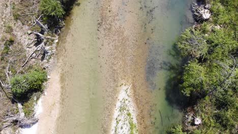 Descending-top-down-view-of-a-sandbar-in-the-middle-of-river