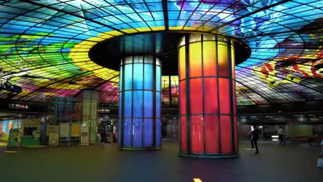 Die-Lichtkuppel-Am-Formosa-Boulevard-Station-Mrt-In-Kaohsiung,-Taiwan