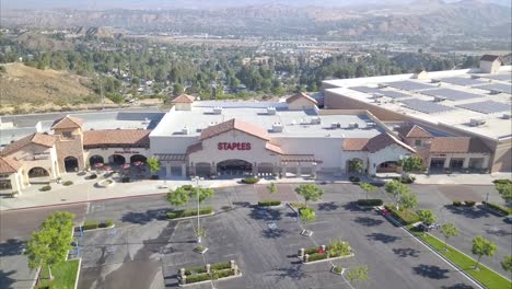 Staples-Office-Retail-Store-in-Santa-Clarita,-Los-Angeles-California