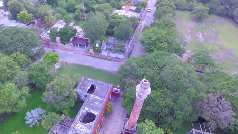 Luftbild-Mit-Drohne-Der-Ruinenfarm-San-Pedro-Chimay-Mit-2-Schornsteinen-In-Yucatan