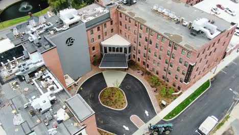 Aerial-pullback-tilt-shot-reveals-Hilton-Hotel-in-Lititz,-Pennsylvania,-renovated-chocolate-manufacturing-plant