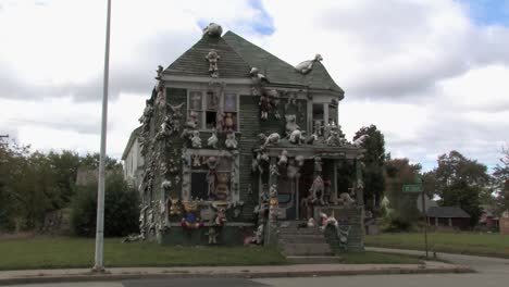 Heidelberg-Projekt-"The-Party-Animal-House"-also-known-as-Dotty-Wotty-Art-in-Detroit,-Michigan,-USA