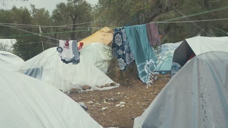 Secado-De-Ropa-En-Línea-Del-Campo-De-Refugiados-De-Moria-&#39;jungle&#39;-Derrame-Excesivo