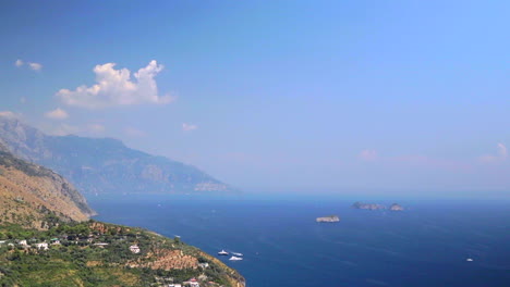 Espectacular-Vista-De-La-Costa-De-Amalfi-Desde-La-Ladera.-Bloqueado