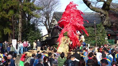 Sagicho-Matsuri,-Menschenmenge-Versammelt-Sich,-Um-Den-Wagen-Vor-Beginn-Der-Schlachten-Zu-Sehen