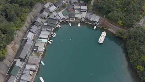 Fisherman-House-Village,-Ine-Funaya-in-Kyoto,-Japan