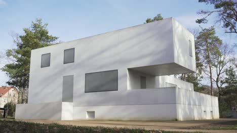 Wiederaufgebaute-Bauhaus-Architektur-In-Dessau-Von-Walter-Gropius,-Deutschland