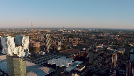 Luftaufnahme-über-Dem-Hauptbahnhof-Von-Utrecht-Während-Der-Sperrung