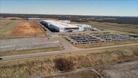Half-orbit-aerial-shot-of-LG-plant-in-Clarksville,-Tennessee