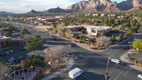 Road-traffic-on-Arizona-State-Route-in-West-Sedona-USA,-aerial-view