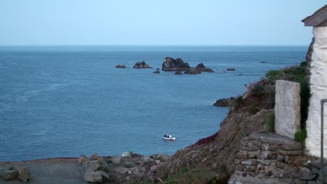 Static-shot-of-the-ocean-at-Lizard-Point-in-Cornwall