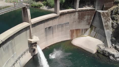 Man-jumps-off-Yuba-River-dam,-three-flips-and-a-twist-in-long-fall