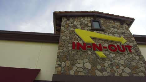 in-n-out-restaurant-California-exterior