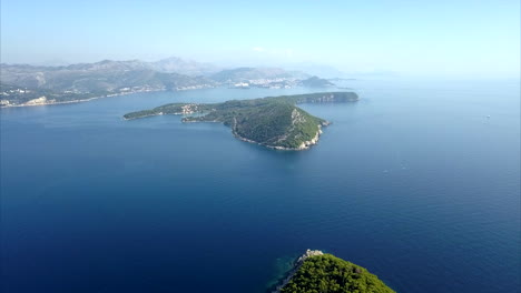 Kolocep-Island-in-Croatia,-aerial-footage-with-slow-push-in