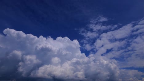 Wolkenblauer-Himmel-Zeitraffer