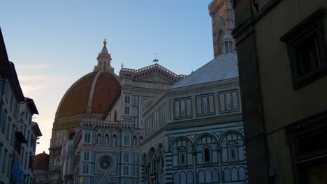 Santa-Maria-del-Fiore-cathedral,-in-the-morning,-Florence,-Italy