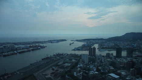 Timelapse-of-a-harbour-in-Taiwan,-from-day-to-night