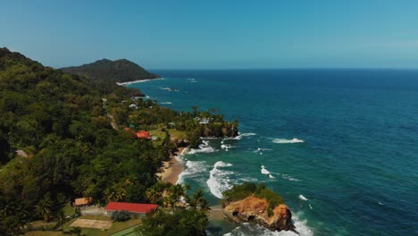 A-Caribbean-coastline-populated-with-Villas-overllooking-the-cliff
