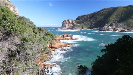 A-beautiful-summers-day-overlooking-the-Knysna-Heads-from-a-viewpoint-of-the-Indian-Ocean,-Coney-glen-and-the-estuary