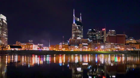 Downtown-Nashville,-Tennessee-city-skyline-across-the-Cumberland-River,-Reflection-light-in-the-river-water