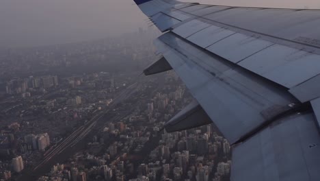 Luftaufnahme-Von-Mumbai-Vom-Fensterplatz-Eines-Flugzeugs