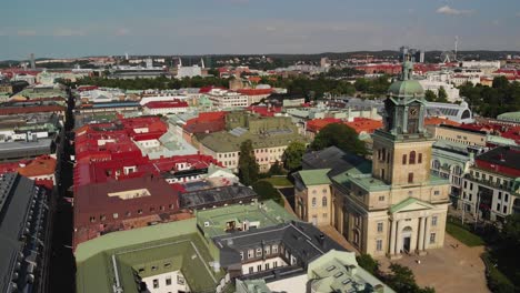 Schöne-Luftsicht-über-Die-Majestätische-Stadt-Göteborg,-Die-Den-Stadtteil-Inom-Vallgraven-Und-Andere-Teile-Der-Stadt-Zeigt