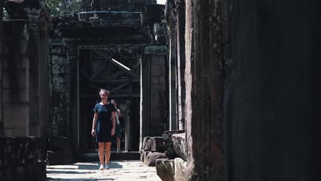 Female-Tourists-Exploring-the-Temples-of-Angkor-Wat