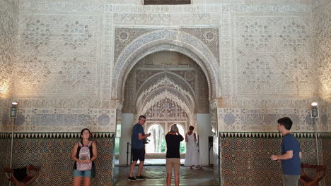 People-explore-Hall-of-Abencerrajes-in-Alhambra,-Granada,-Spain