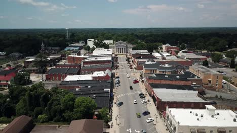 Aerial-4K-Push-in-to-the-Lincoln-County-Courthouse-in-Lincolnton-North-Carolina