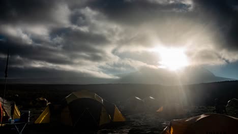 Cinemagraph-Eines-Campingplatzes-Auf-Dem-Kilimandscharo