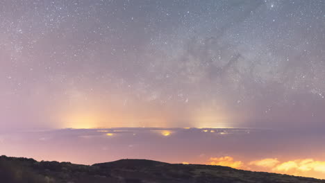 Timelapse-of-the-milky-way-rising-over-Gran-Canaria-Island,-Canary-Islands