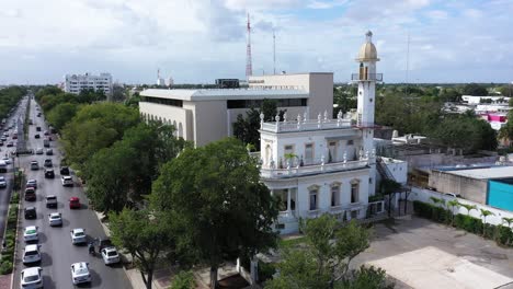 Aerial-closeup-push-in-to-the-el-Minaret-mansion-on-the-Paseo-de-Montejo-in-Merida,-Yucatan,-Mexico
