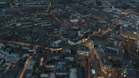 Londonderry---Derry---Stroke-City---Imágenes-Aéreas-Nocturnas-De-Legenderry-En-Uhd