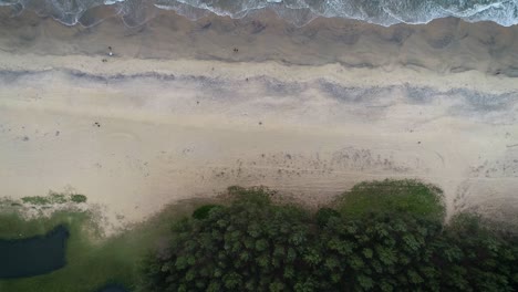 Drone-footage-slowly-zooming-in-on-a-beach