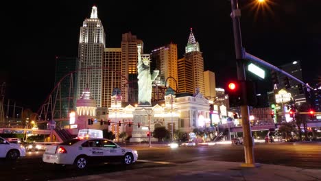 Zeitraffer-Der-Freiheitsstatue-Bei-Nacht-In-Las-Vegas,-Nevada,-USA