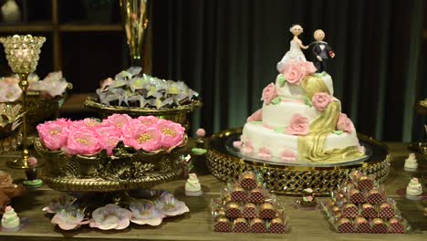 A-wonderful-table-of-gourmet-sweets-for-wedding-party