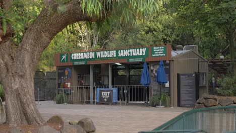 Currumbin-Wildlife-Sanctuary-Empty-Entrance---Coronavirus-Pandemic---Gold-Coast,-QLD,-Australia