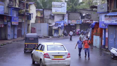 Bhandup-Lbs-Marg-Covid19-Mumbai-Straße-Nasse-Straße-Regnerischer-Tag
