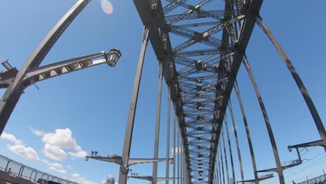 Crossing-the-Sydney-Harbour-Bridge-driving-north-to-south