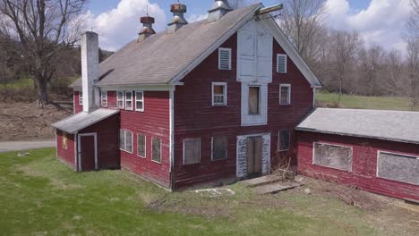 Aerial-but-mid-range-footage-of-the-barn-featured-prominently-in-the-film-A-Quiet-Place
