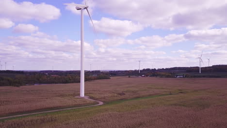 Luftaufnahme-Einer-Windkraftanlage,-Die-Grüne-Und-Erneuerbare-Energie-Erzeugt