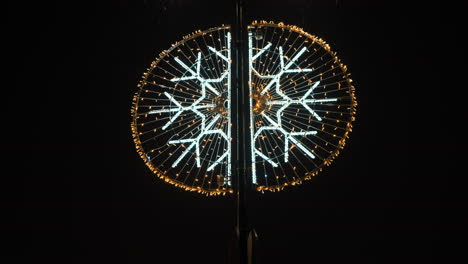 Christmas-decoration-of-snowflake-sparkling-on-lamp-post