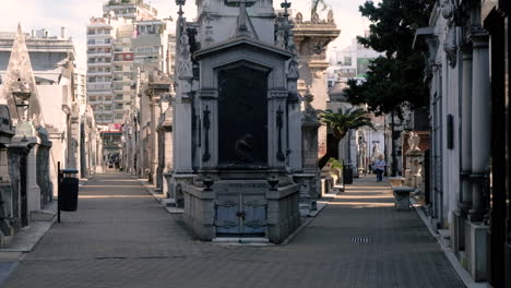 Street-junction-at-daytime-in-La-Recoleta-Cementery