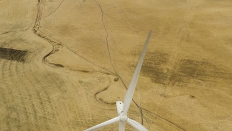 Aerial-shot-of-Windmills-spinning-on-Montezuma-Hills