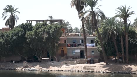 Navegando-Por-El-Nilo-En-Egipto-En-Un-Crucero