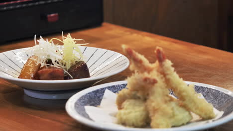 Japanische-Küche.-Ein-Thunfischfilet-Sushi-Auf-Dem-Teller